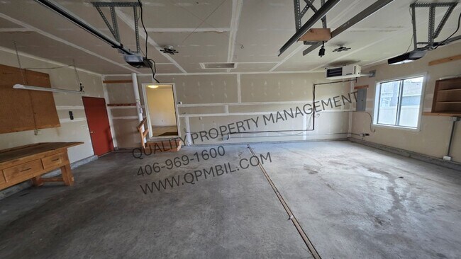 Building Photo - Spacious 4-bedroom, 3-bath home on West end Billings