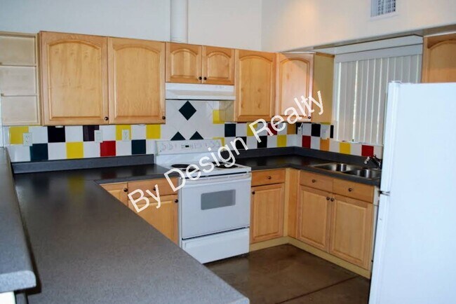 Building Photo - Mountain Ave 3 Bed 2 Bath Home - Contemporary Block Construction