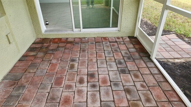 Building Photo - 3034 Royal Gardens Ave