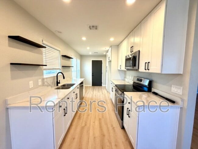 Building Photo - 1804 S Gardenia Ave