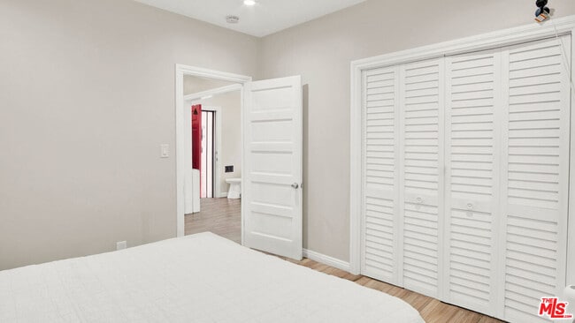 Building Photo - 252 E 47th St