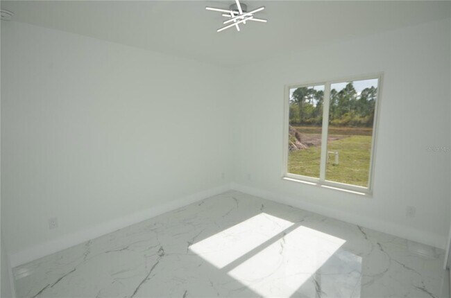 Building Photo - 1132 Edelweiss St E