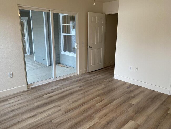 Building Photo - 1032 Canal Dr