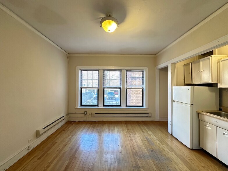 Building Photo - 1310 Oak