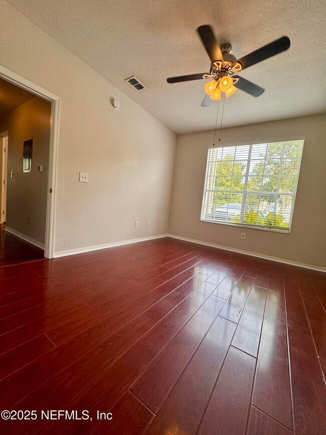 Building Photo - 13700 Richmond Park Dr N
