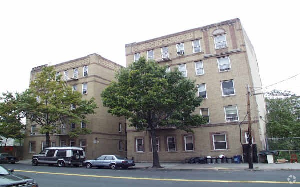 Primary Photo - 1355 Morris Avenue