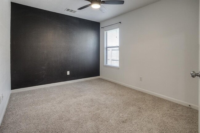 Building Photo - 103 Garden Acres
