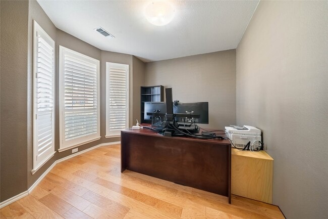 Building Photo - 9333 Fairmont Dr