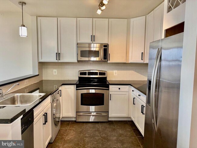 Building Photo - 111 S 15th St