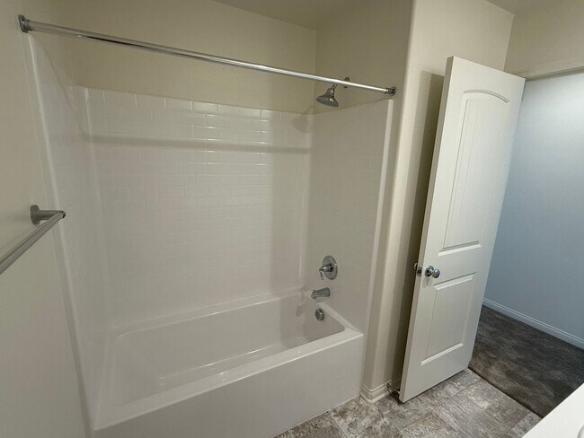 Building Photo - Victorville- New Richmond Home, 3 bedrooms...
