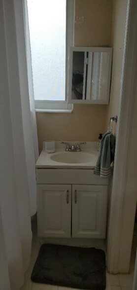 Building Photo - 6744 SW 64th Pl