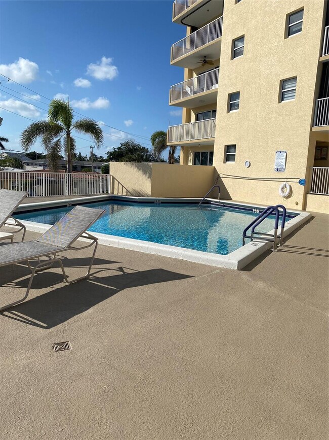 Building Photo - 1200 Hibiscus Ave