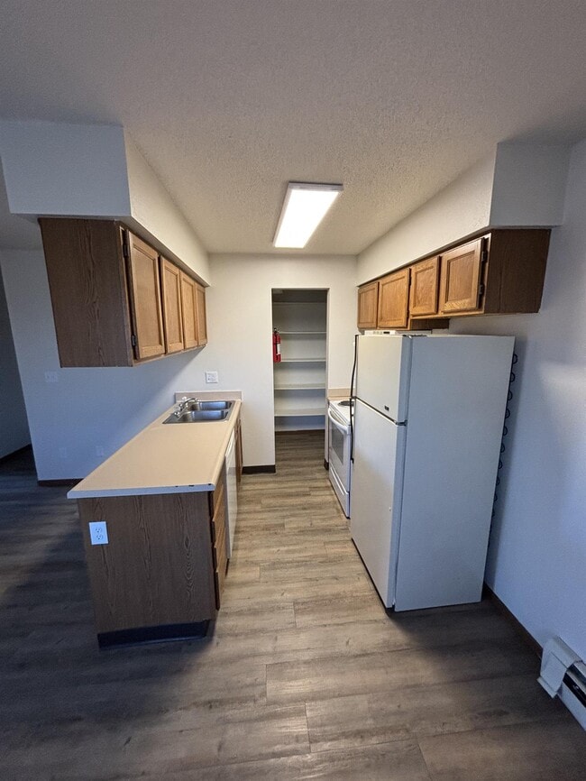 Building Photo - 619 S Johnson-5