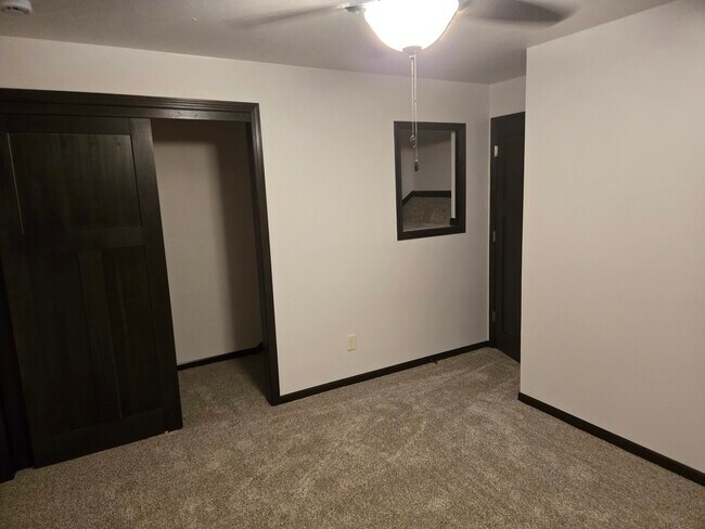 Building Photo - 773 Wanda Ave