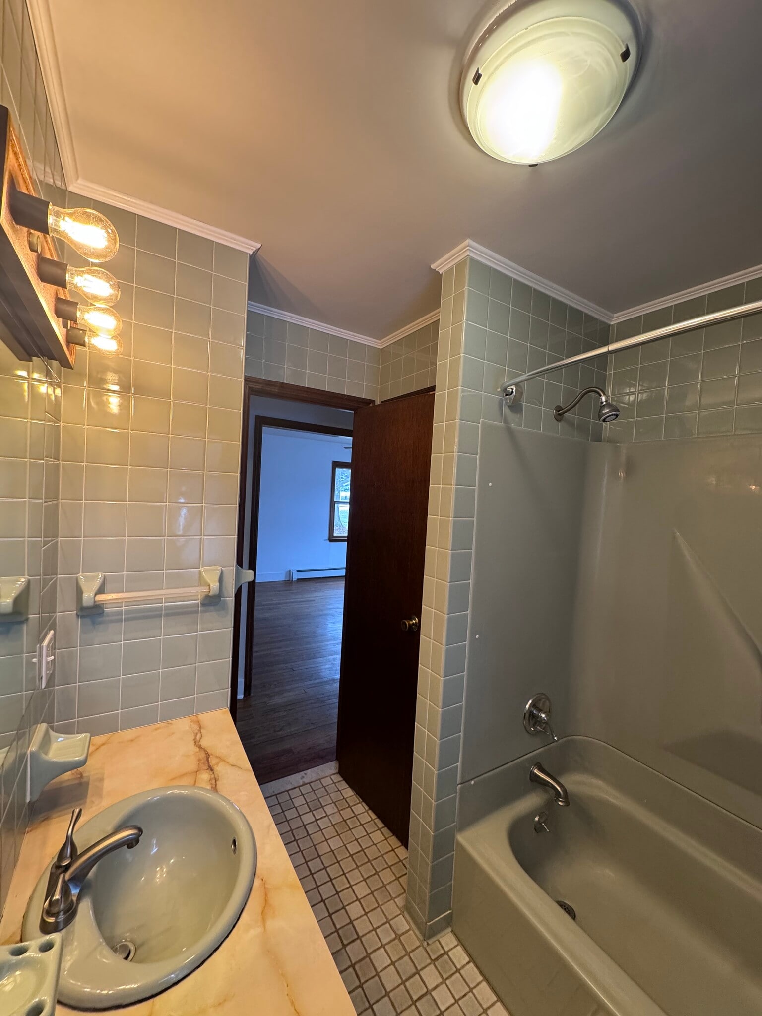 Bathroom - 975 Saratoga Rd