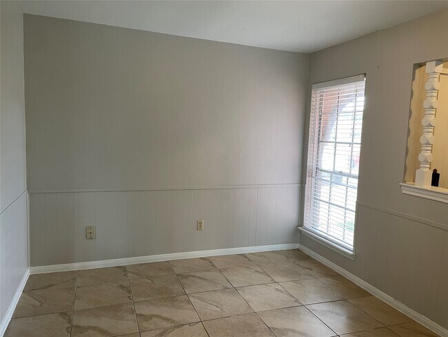 Building Photo - 10426 Sagebluff Dr
