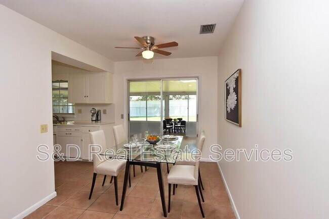 Building Photo - 204 Chaucer Ln