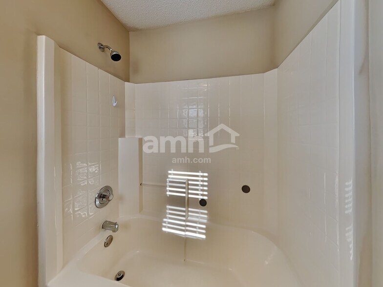 Building Photo - 5509 Cumberland Plain Dr