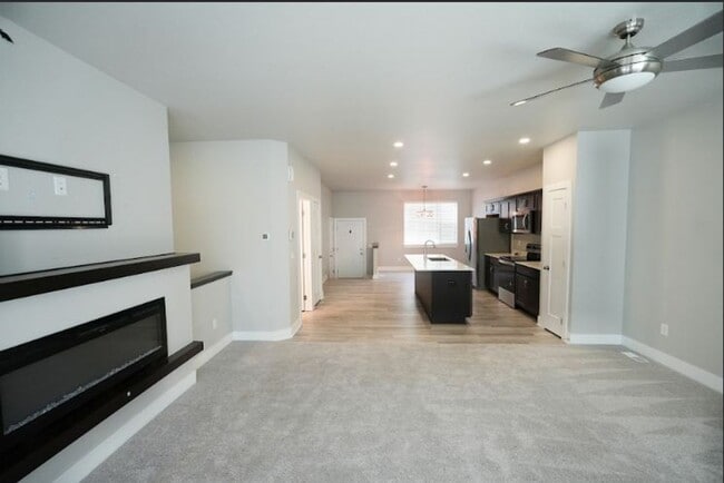 Building Photo - Modern 3-Bedroom Ranch in Grimes – Availab...