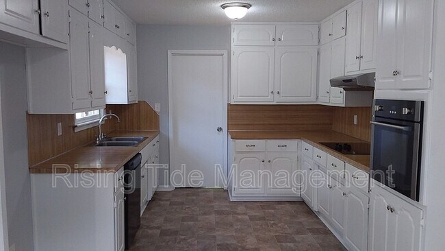 Building Photo - 508 Wood Terrace NE