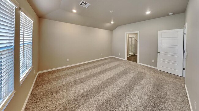 Building Photo - 2733 Dennis Dr