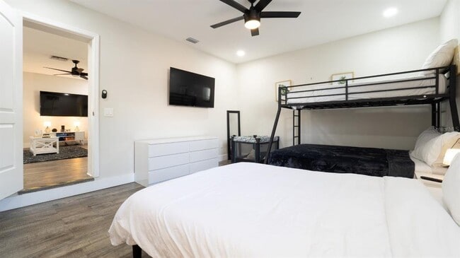 Building Photo - 1357 S Betty Ln