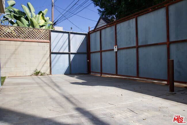 Building Photo - 834 Indiana Ave