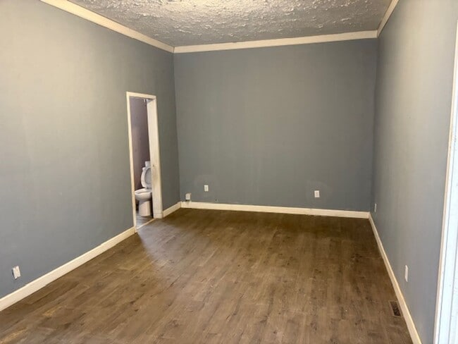 Building Photo - 854 E Washington St