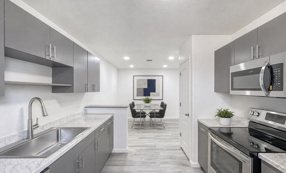 Kitchen/dining - 701 Campbell St