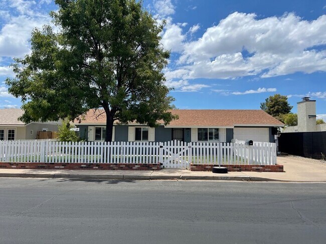 Primary Photo - Downtown Gilbert House with Huge Backyard