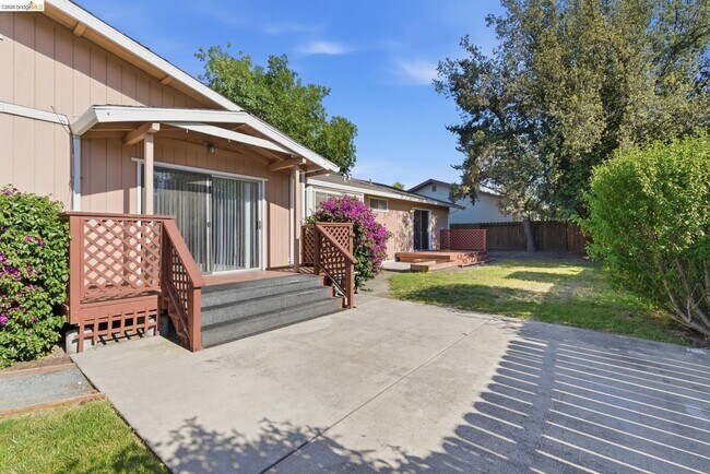 Building Photo - 1077 Bellamy Ct
