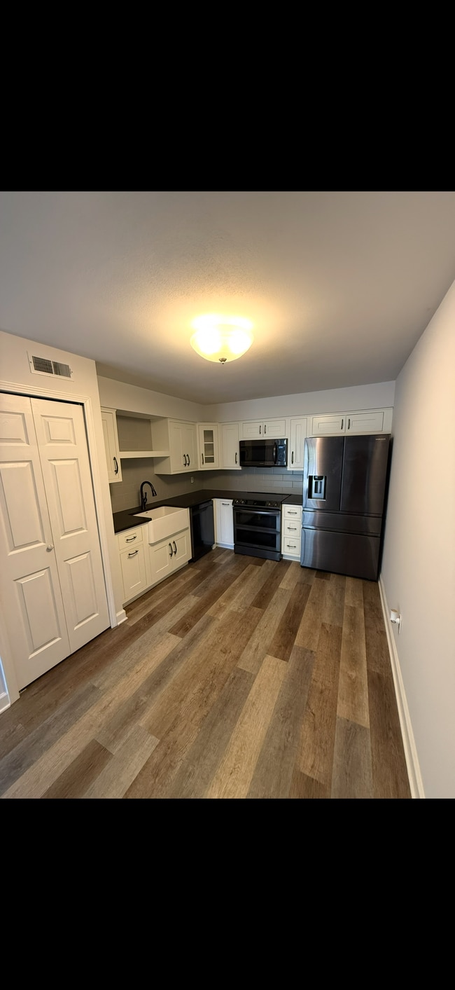 Building Photo - 645 S Kirkwood Rd