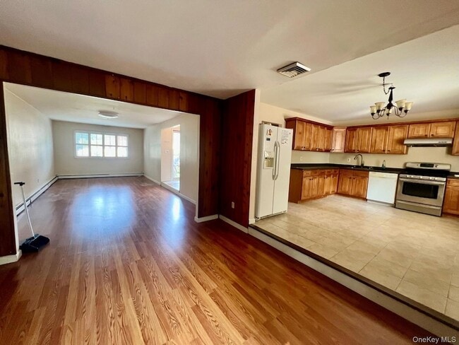 Building Photo - 69 Bellwood Ave