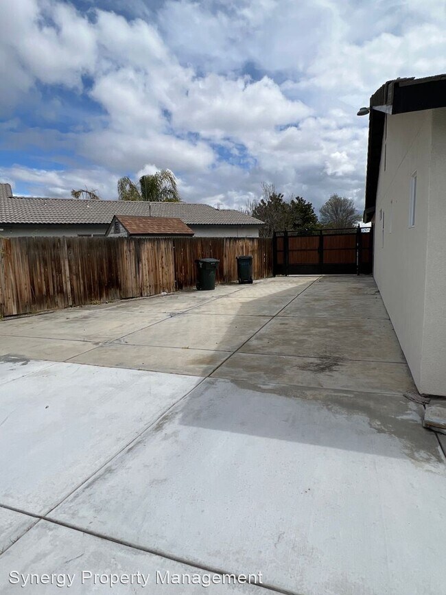 Building Photo - 3 br, 2 bath House - 6014 Sarona St