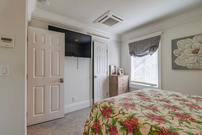 Building Photo - Furnished 2Bd/1Ba Apartment 2nd floor