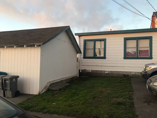 Building Photo - 1324 Summer St