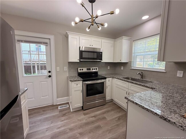 Building Photo - 122 Kensington Cir