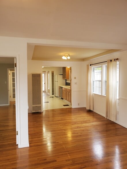Building Photo - 663 Marine St