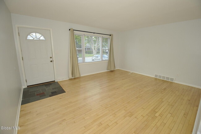 Building Photo - 33 B Ledgewood Dr
