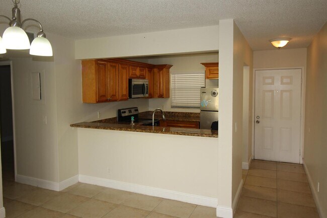 Building Photo - 1513 Lake Crystal Dr