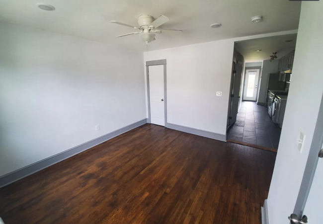 Building Photo - Modern 1 Bedroom Abode Off of H Street! Pa...