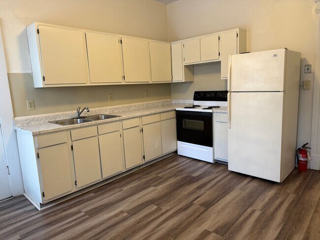 Building Photo - 1 Bedroom unit in Dunleath Historic District - Office Space & W/D Connections!