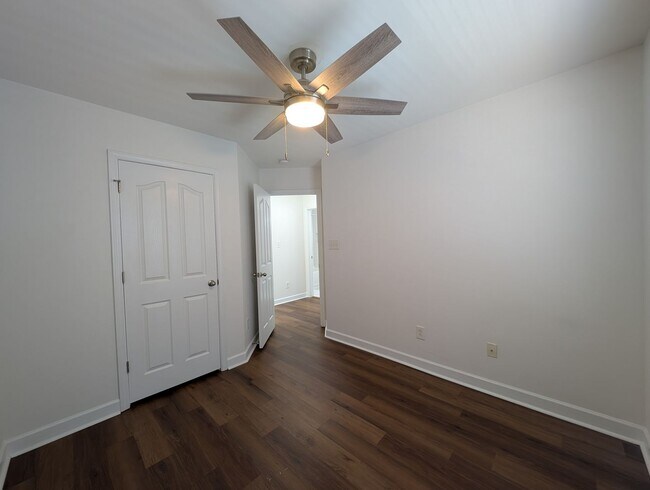 Building Photo - Pristine End Unit Townhome located in the Prosperity Place community!