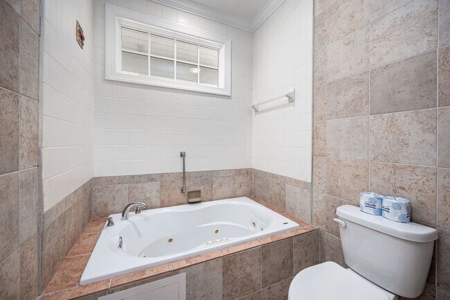 Building Photo - 11468 Club Dr