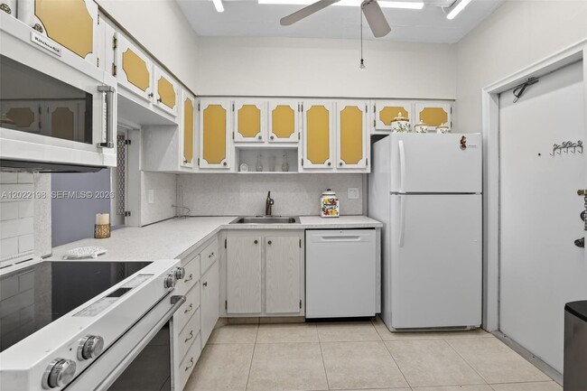 Building Photo - 1817 S Ocean Dr