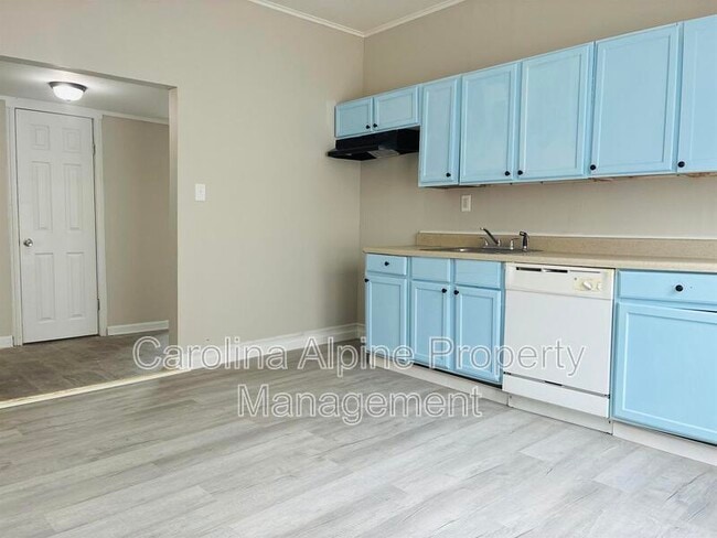 Building Photo - 721 S Church St