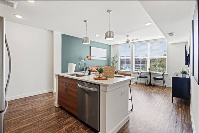 Building Photo - 120 N Madison Ave