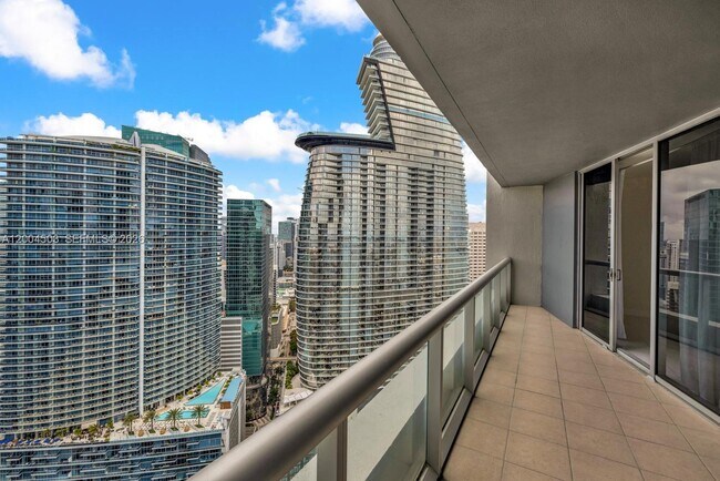 Building Photo - 465 Brickell Ave