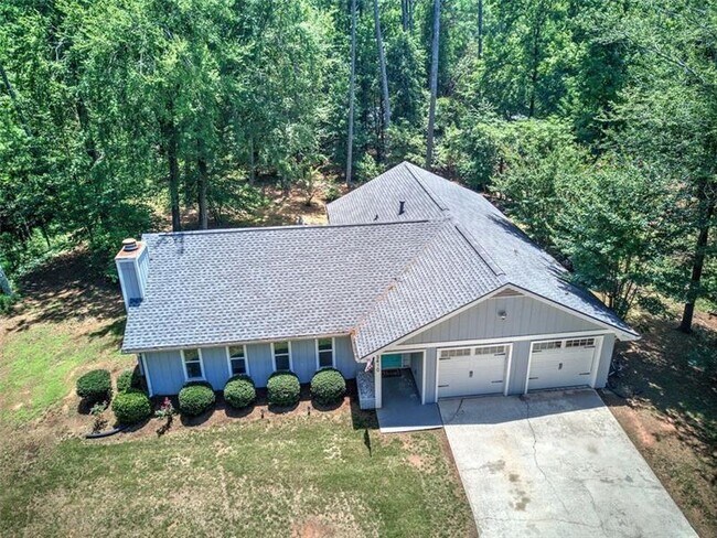 Building Photo - 3410 Holliglen Dr