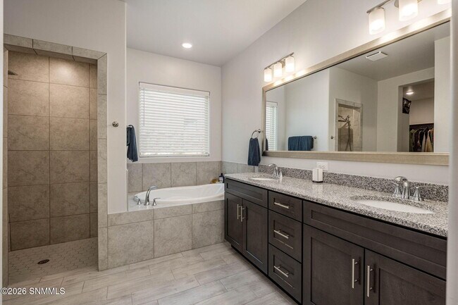 Building Photo - 3865 Jericho St